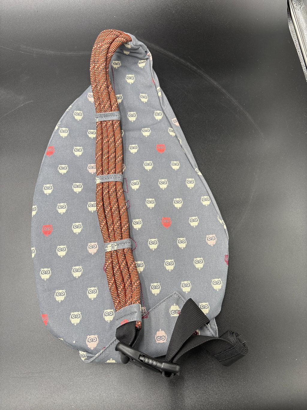 KAVU RETIRED OWL Print crossbody bag New with no Tags showing owl print design and adjustable strap on a flat surface.