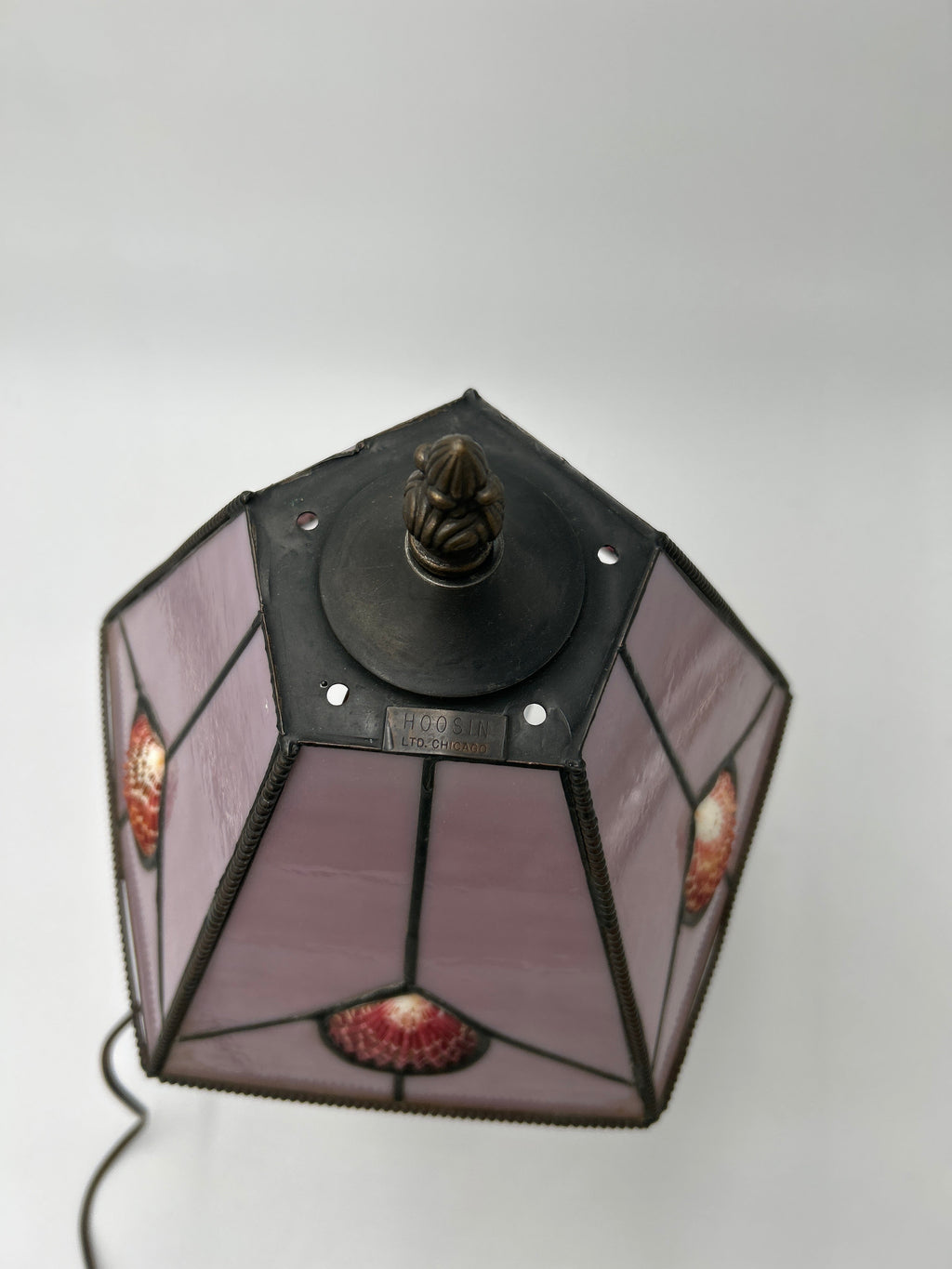 Hoosin Ltd. Chicago Pink Slag Glass Tiffany-Style Table Lamp — Art Nouveau Floral Bronze Base, c. 1970s–80s top view of hexagonal shade.