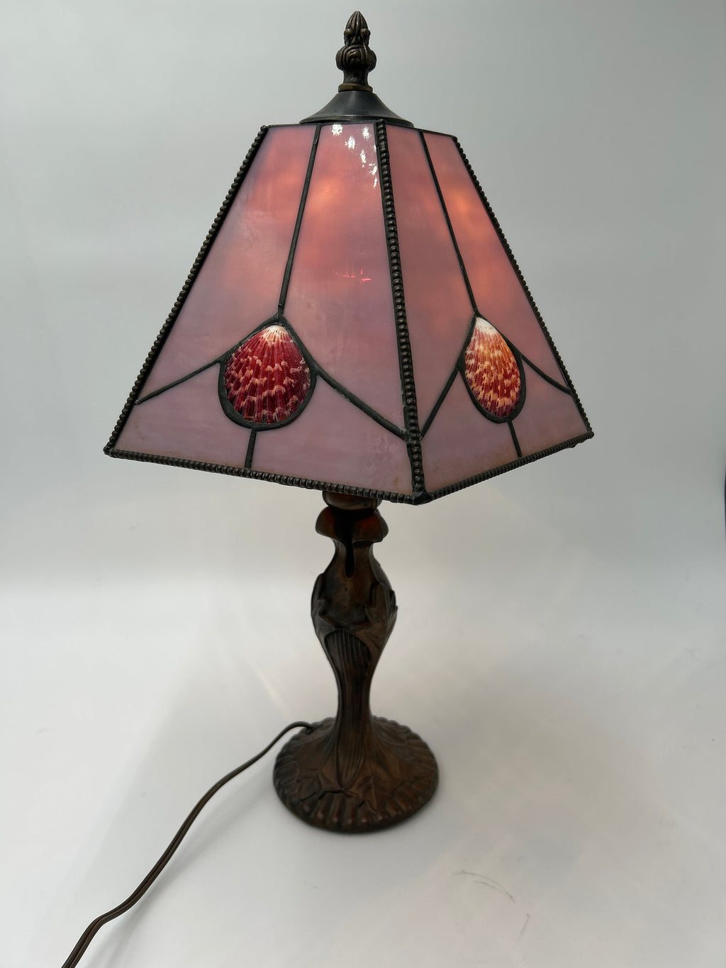 Hoosin Ltd. Chicago Pink Slag Glass Tiffany-Style Table Lamp — Art Nouveau Floral Bronze Base, c. 1970s–80s, featuring blush rose glass shade.