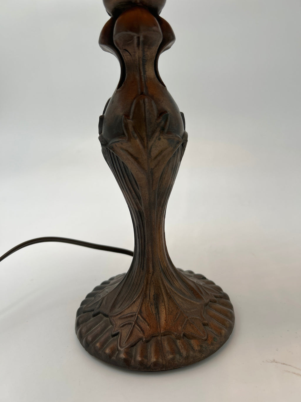 Hoosin Ltd. Chicago Pink Slag Glass Tiffany-Style Table Lamp — Art Nouveau Floral Bronze Base, c. 1970s–80s detailed base with floral relief design.