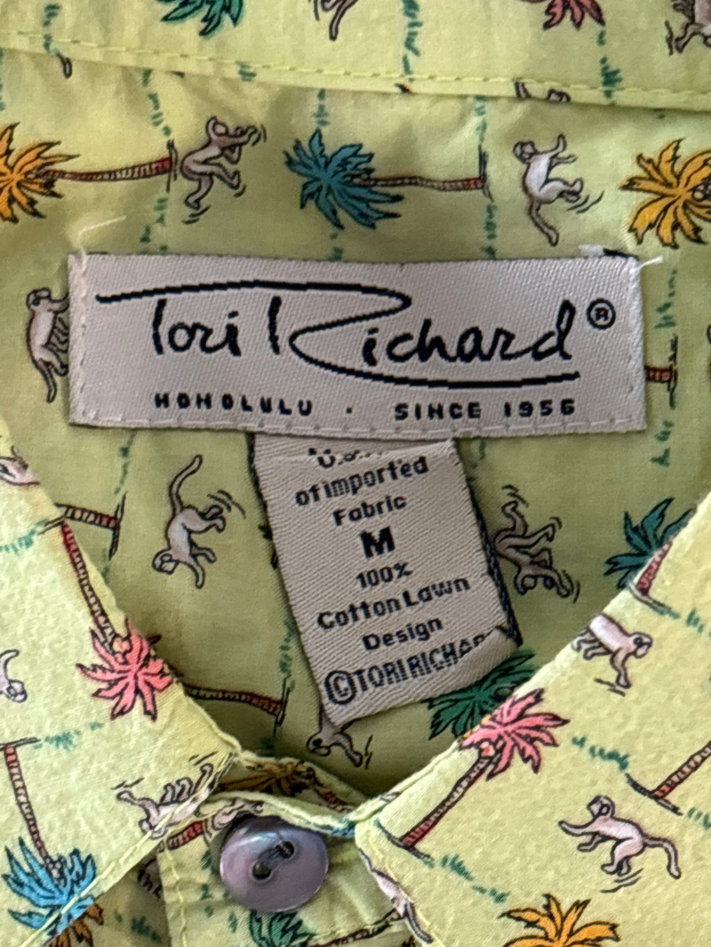 Tori Richard short-sleeve button-up shirt featuring an all-over retro palm tree and island motif, 100% Cotton size M.#4