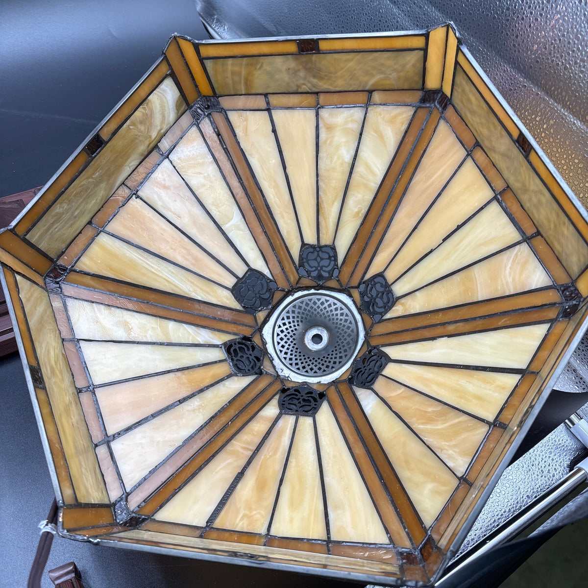 Quoizel Stain Glass shade with Light Source Cast Iron Base