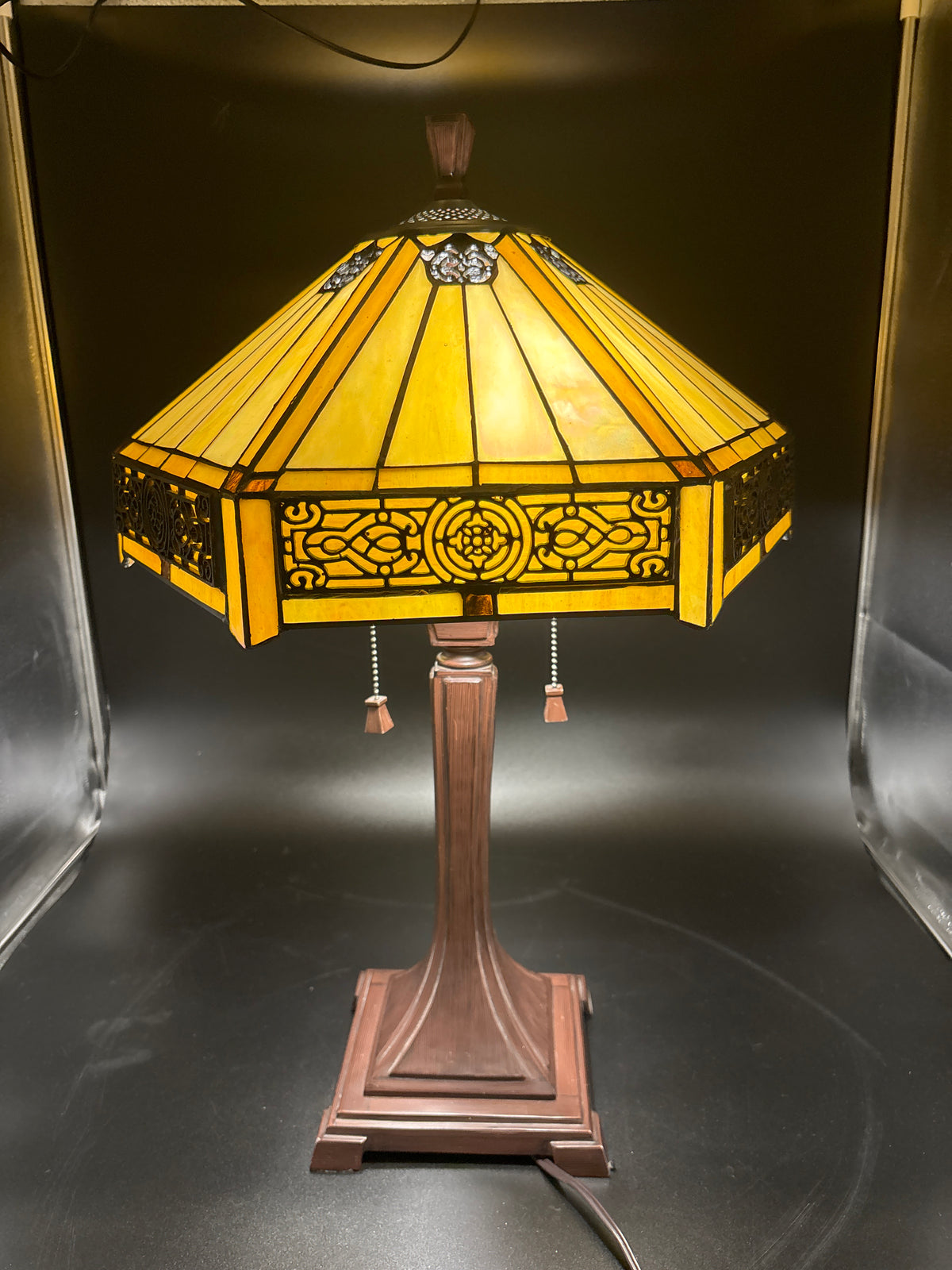 Quoizel Stain Glass shade with Light Source Cast Iron Base