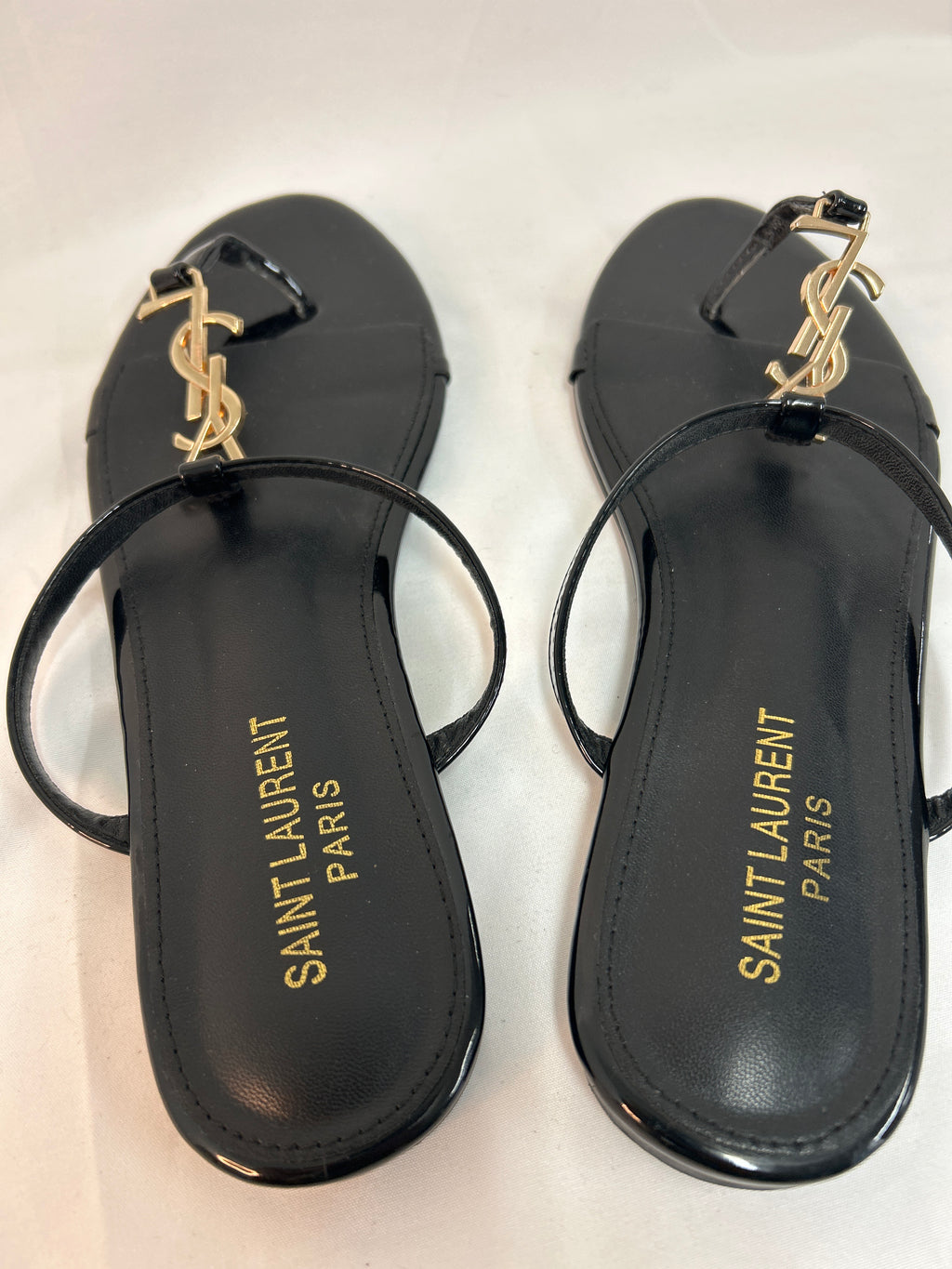 Auth Saint Laurent YSL Cassandra Black Patent Flat Thong Sandals Size 39- Made in Italy