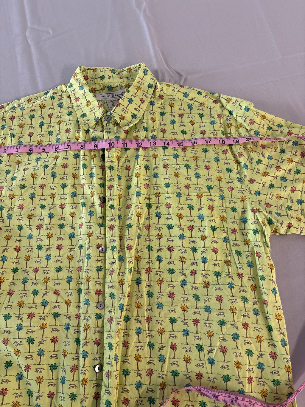 Tori Richard short-sleeve button-up shirt featuring an all-over retro palm tree and island motif, 100% Cotton size M.#4