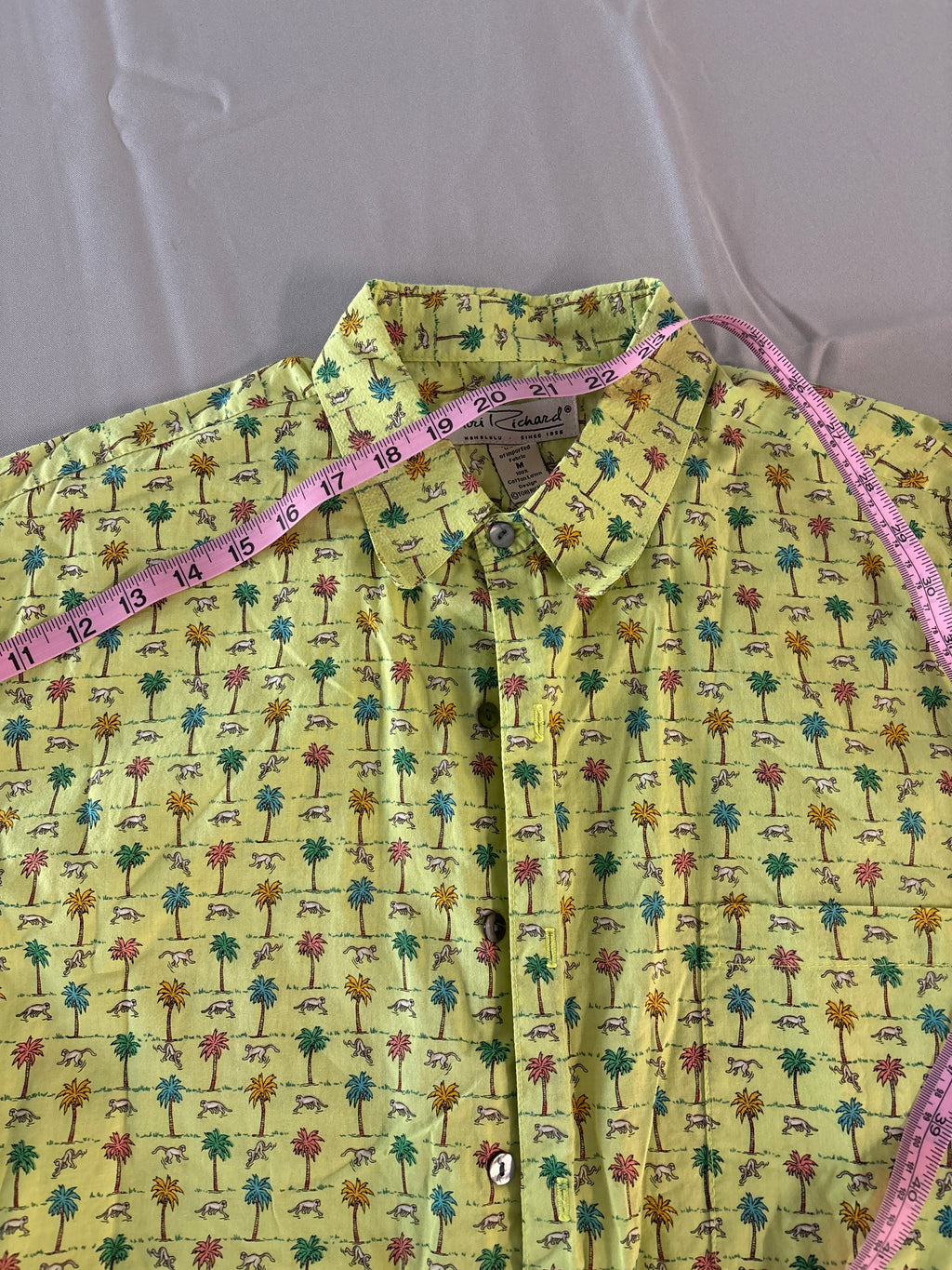 Tori Richard short-sleeve button-up shirt featuring an all-over retro palm tree and island motif, 100% Cotton size M.#4
