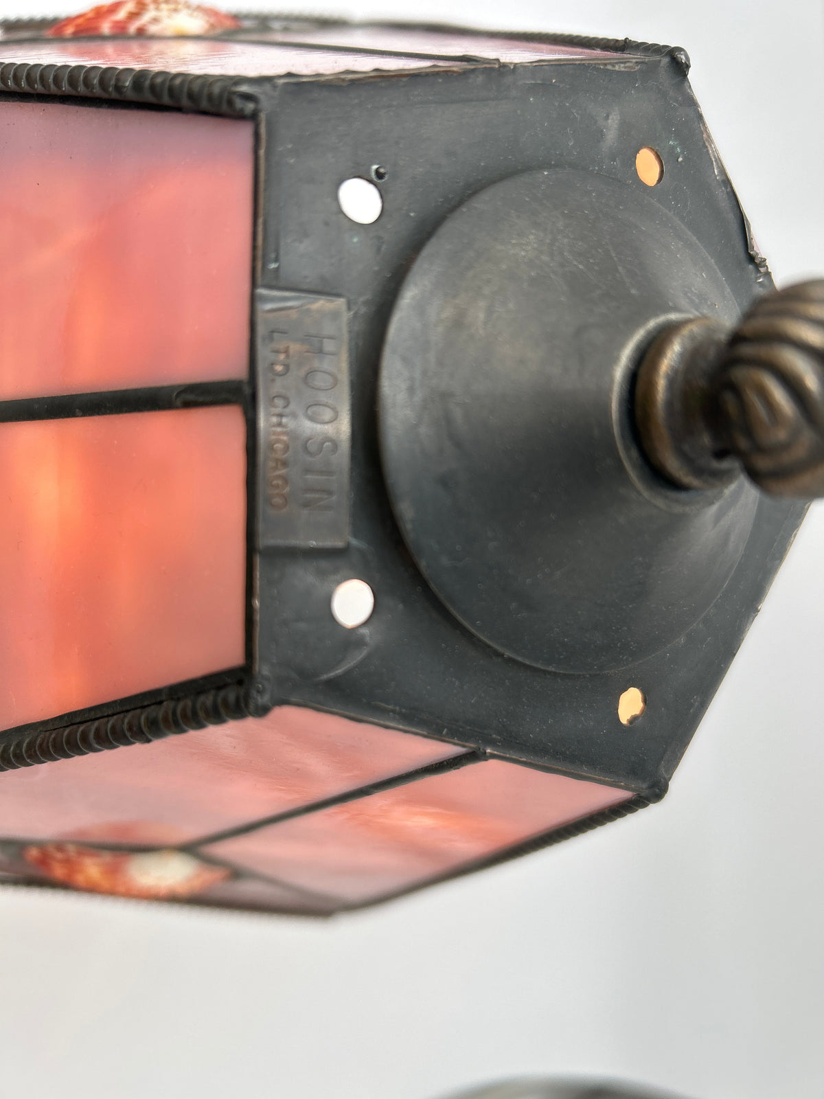 Hoosin Ltd. Chicago Pink Slag Glass Tiffany-Style Table Lamp — Art Nouveau Floral Bronze Base, c. 1970s–80s. Shade details.