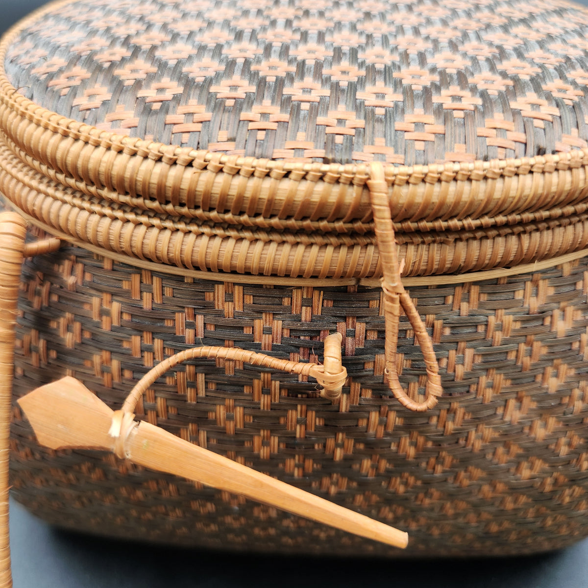 Vintage Thai Yan Lipao Basket Purse Handwoven Khit Bamboo Rattan Handbag Lid