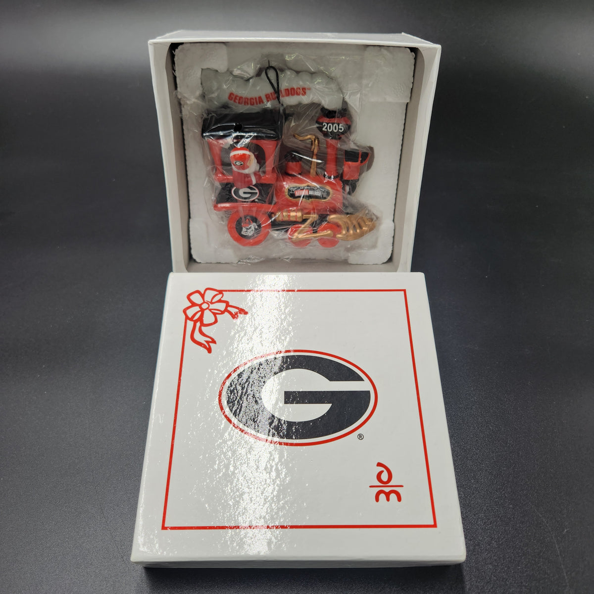 2005 Danbury Mint Georgia Bulldogs Christmas Train Ornament NIB