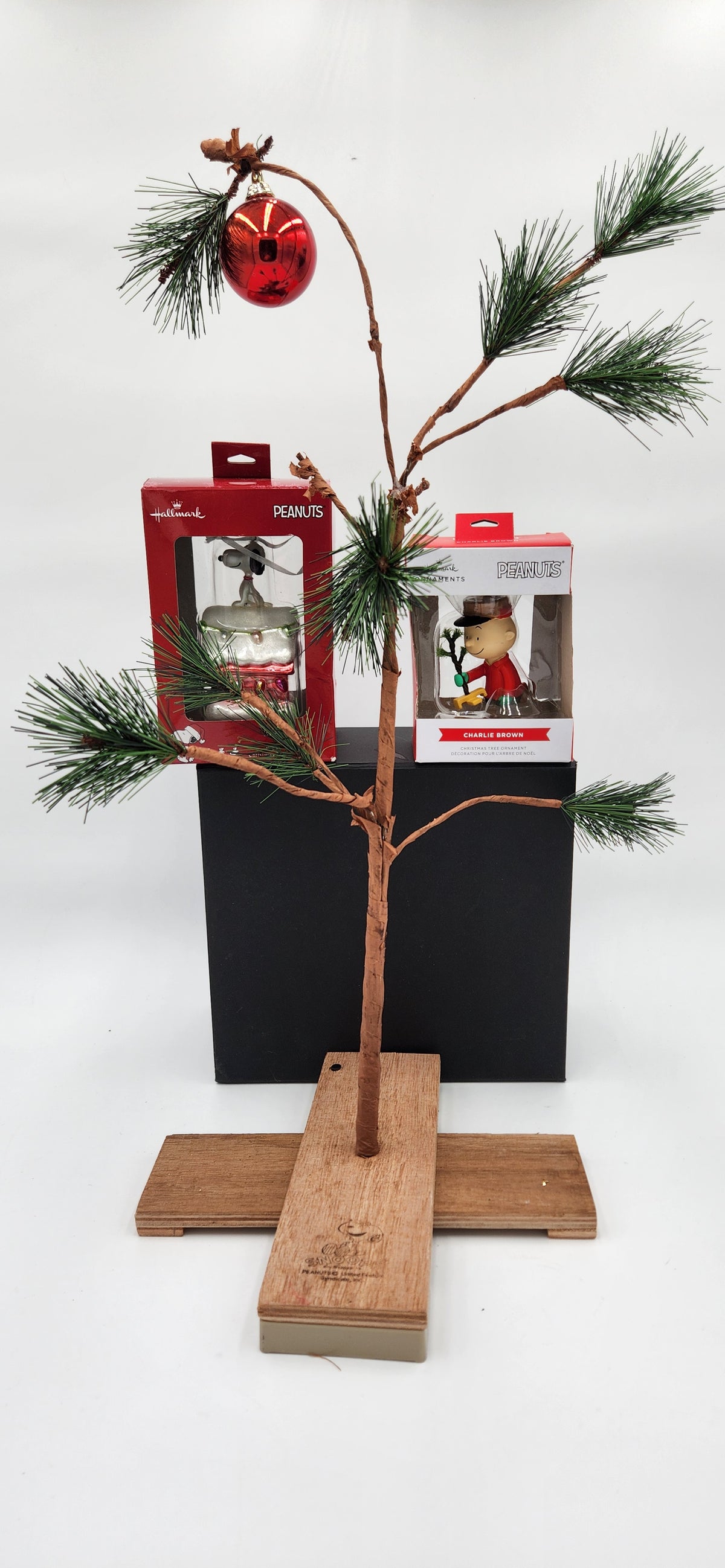 Peanuts 24" Musical Charlie Brown Tree w/ Linus Baby Blanket & 2 Hallmark Box Ornaments