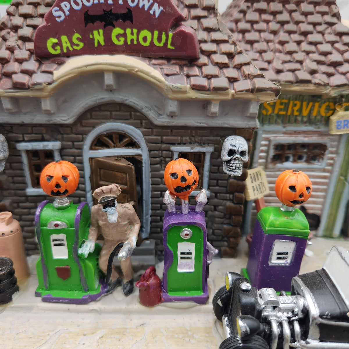 Lemax Spooky Town Retired Gas N Ghoul CIB Motorized Biker Village Set
