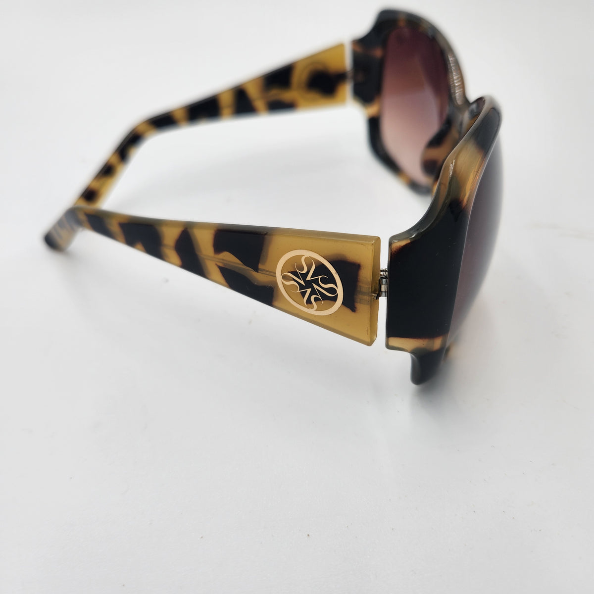 Vera Bradley Felicia (VB-909) Sunglasses Tortoiseshell w/ Paisley Case side view showing stylish design and elegant finish.