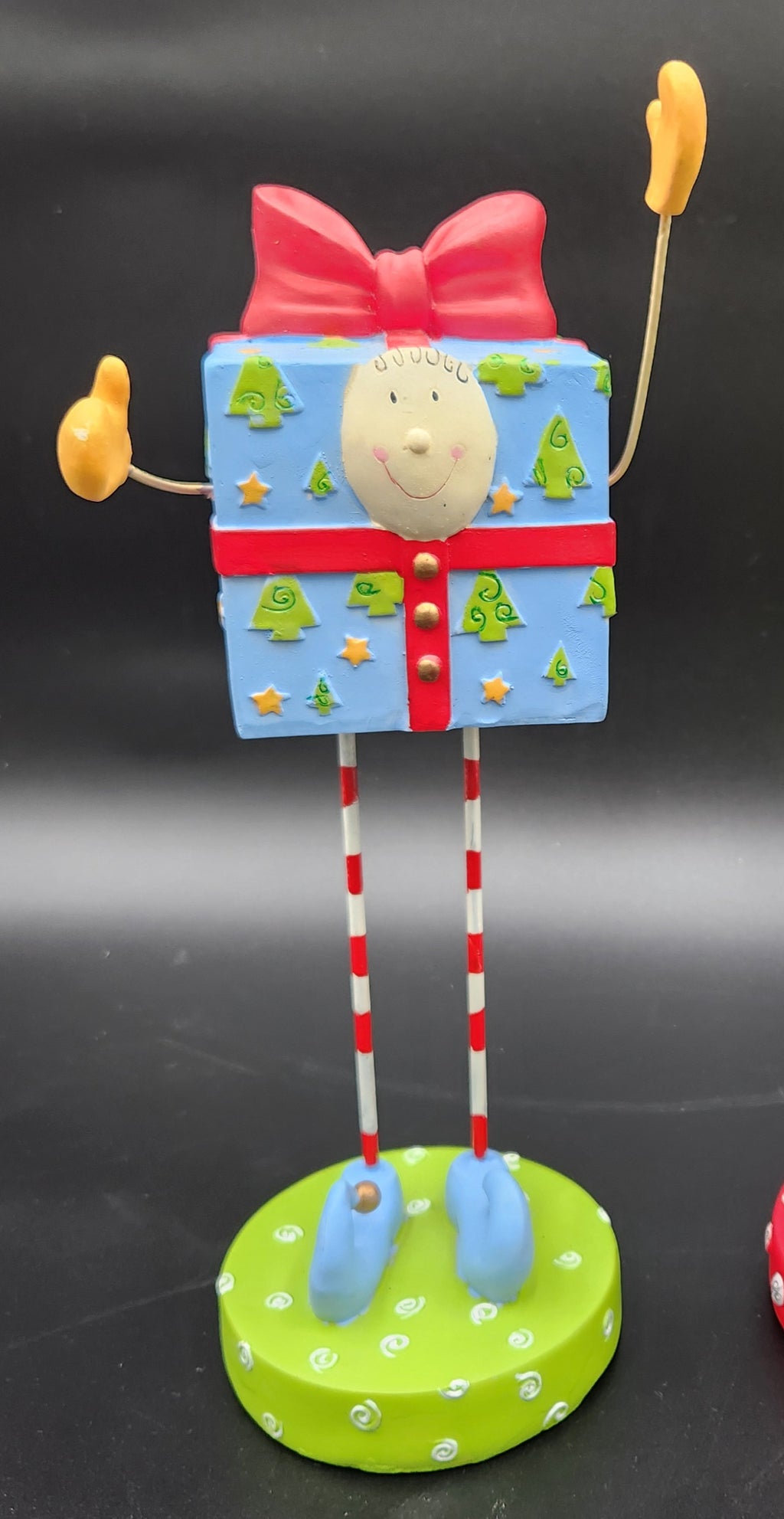 Lori Mitchell Christmas Present Figurine 135313 Retired 2005 Folk Art ESC Co