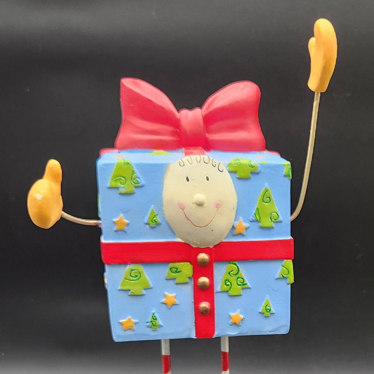 Lori Mitchell Christmas Present Figurine 135313 Retired 2005 Folk Art ESC Co