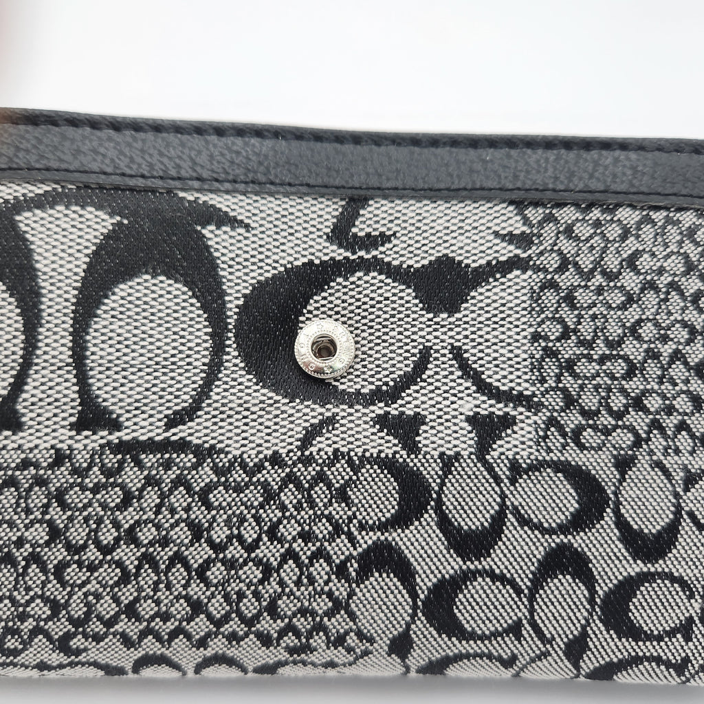 Vintage Coach Signature Jacquard Soho-Style Trifold Wallet | Black & Grey | Buckle Clasp | Y2K Era